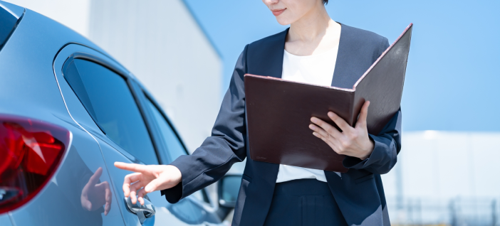 査定を行なっているシーン